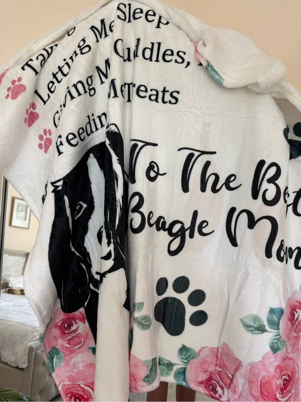 Personalized Beagle Mom Throw Blanket - White with Pink Floral 48х60
